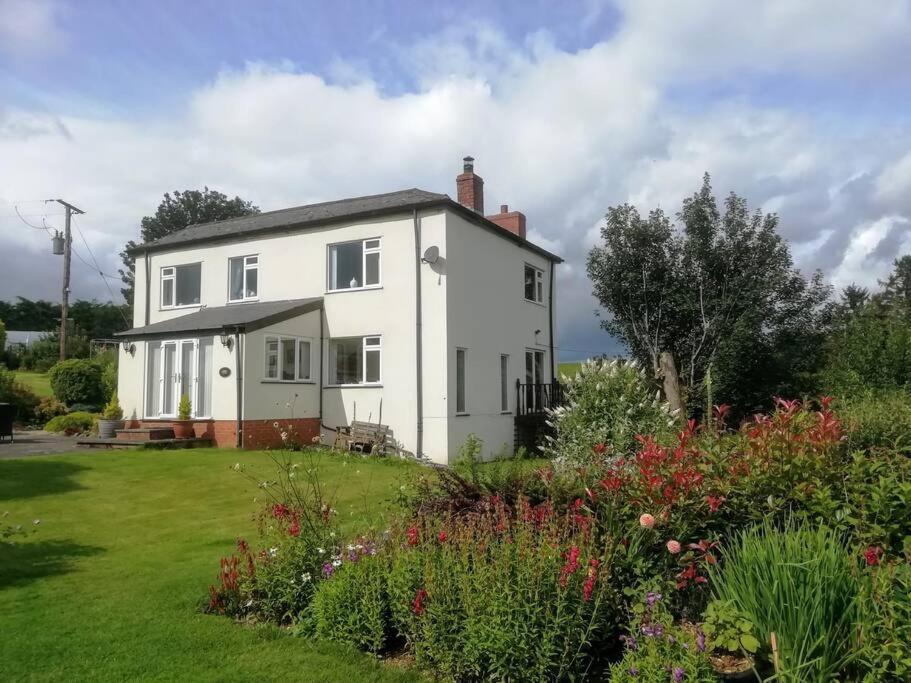 Country Home With Gardens Newtown  Exteriér fotografie
